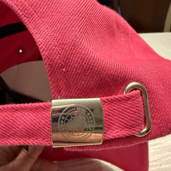 Canada Goose Pink Hat Classic Six-Panel Design - Picture 4 of 6